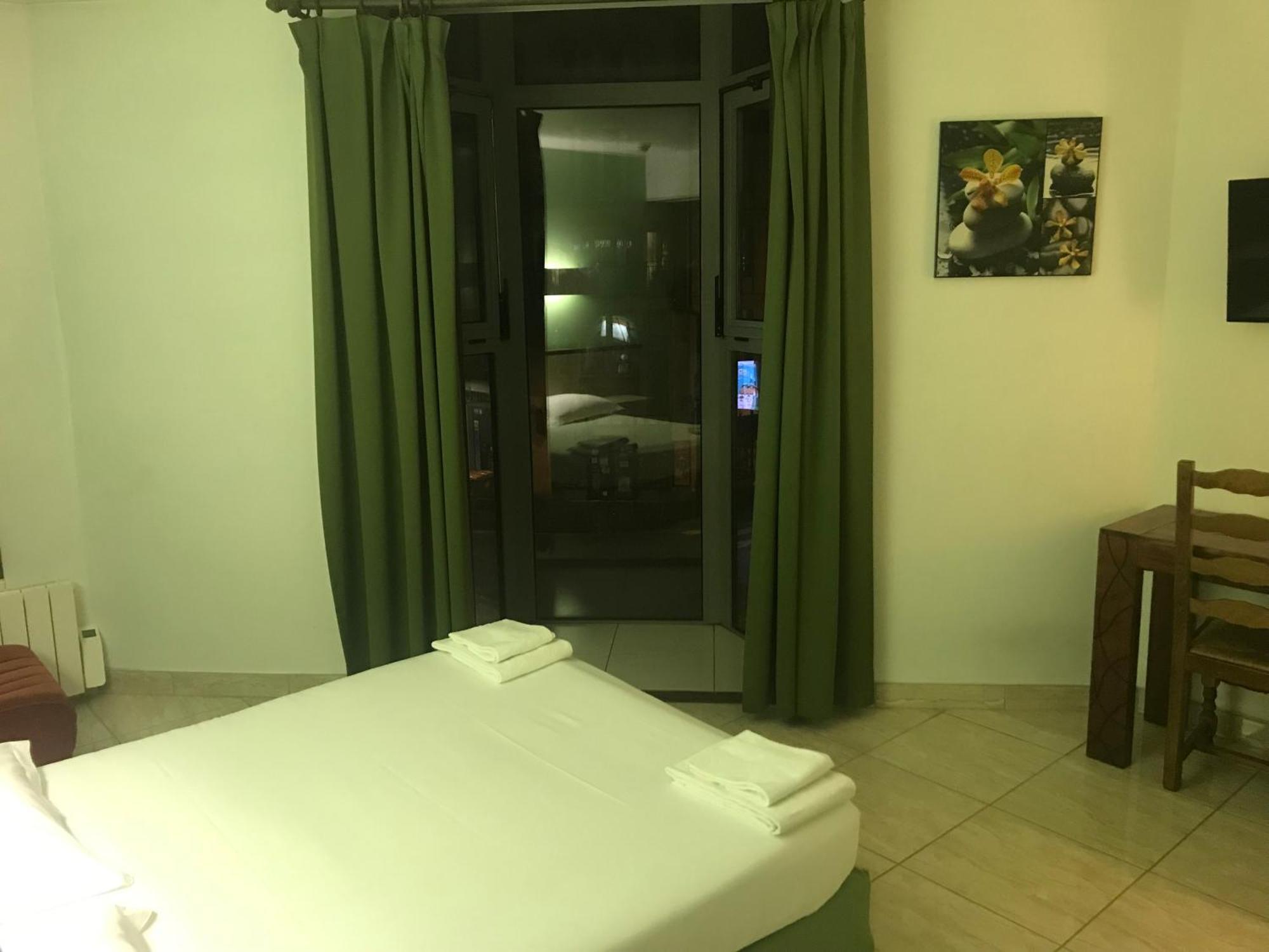 Hotel Couleurs Sud Centre-Ville Gare Charleville-Mézières المظهر الخارجي الصورة